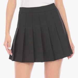 High-wasted pleated tennis skort!